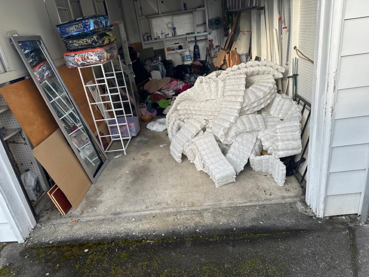 Sort and Haul Day in Seattle - a packed garage with no room to park before the Junk B Gone crew arrived